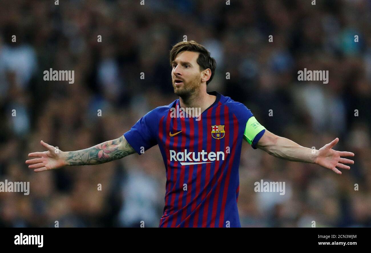 Soccer Football - Champions League - Group Stage - Group B - Tottenham Hotspur v FC Barcelona - Wembley Stadium, London, Britain - October 3, 2018  Barcelona's Lionel Messi gestures during the match    REUTERS/Eddie Keogh Stock Photo