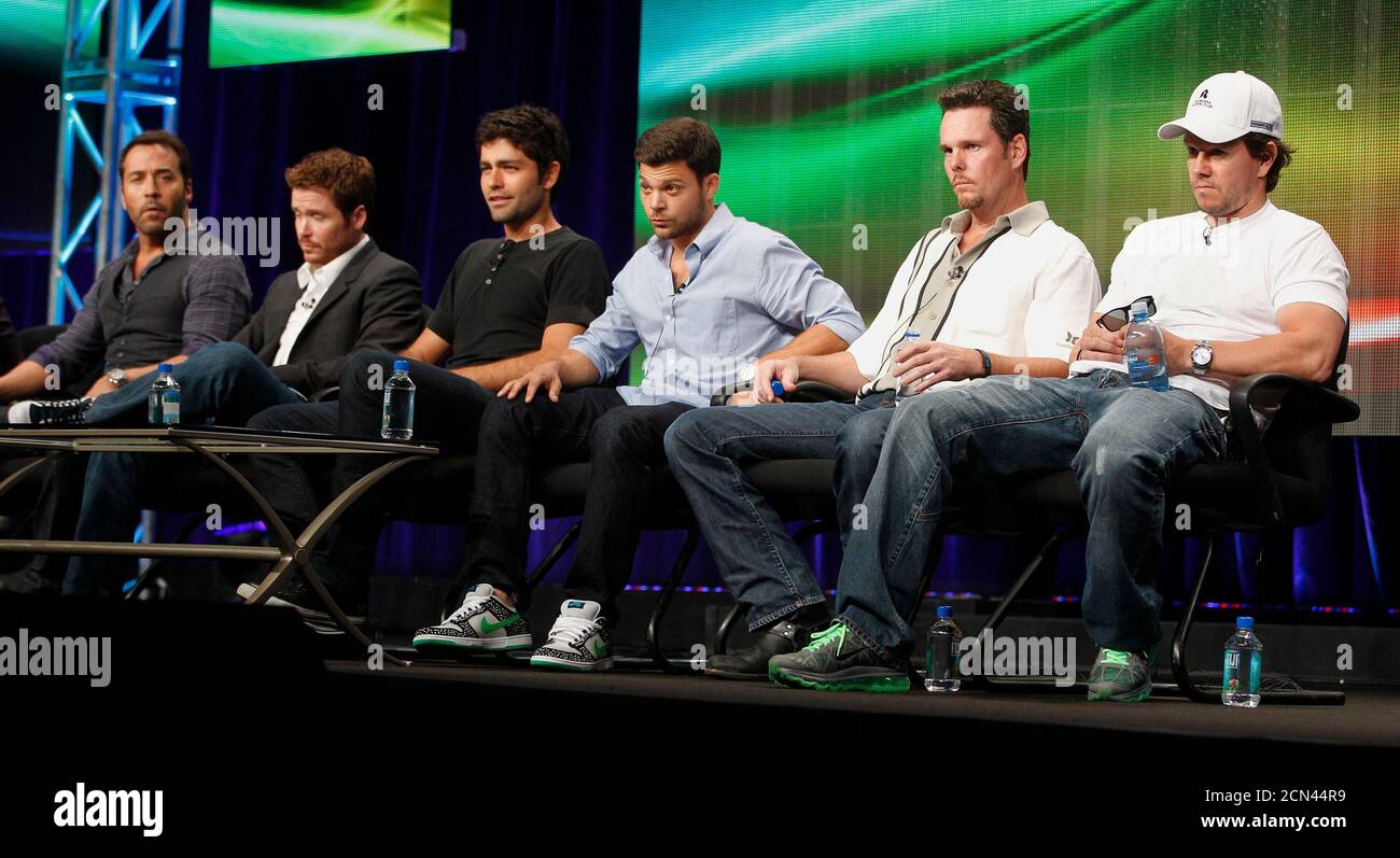 Jeremy piven and mark wahlberg hi-res stock photography and images - Alamy