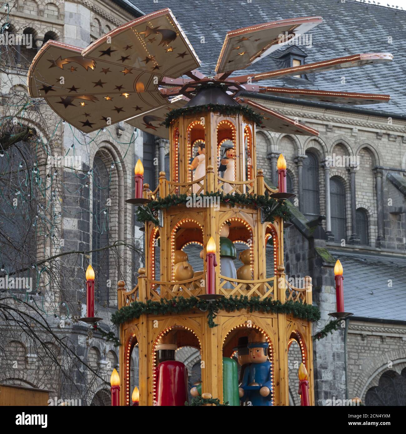 Pyramid at the Christmas market, Bonn Stock Photo Alamy