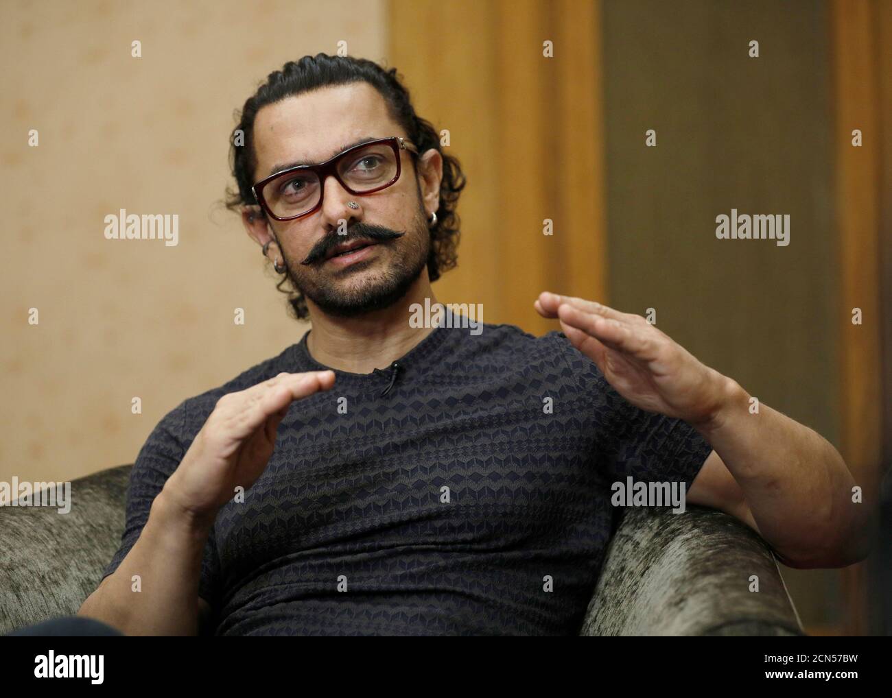 Actor Aamir Khan speaks during an interview in Singapore, October 2, 2017. REUTERS/Edgar Su Stock Photo - Alamy Actor Aamir Khan speaks during an interview in Singapore, October 2, 2017. REUTERS/Edgar Su Stock Photo - Alamy