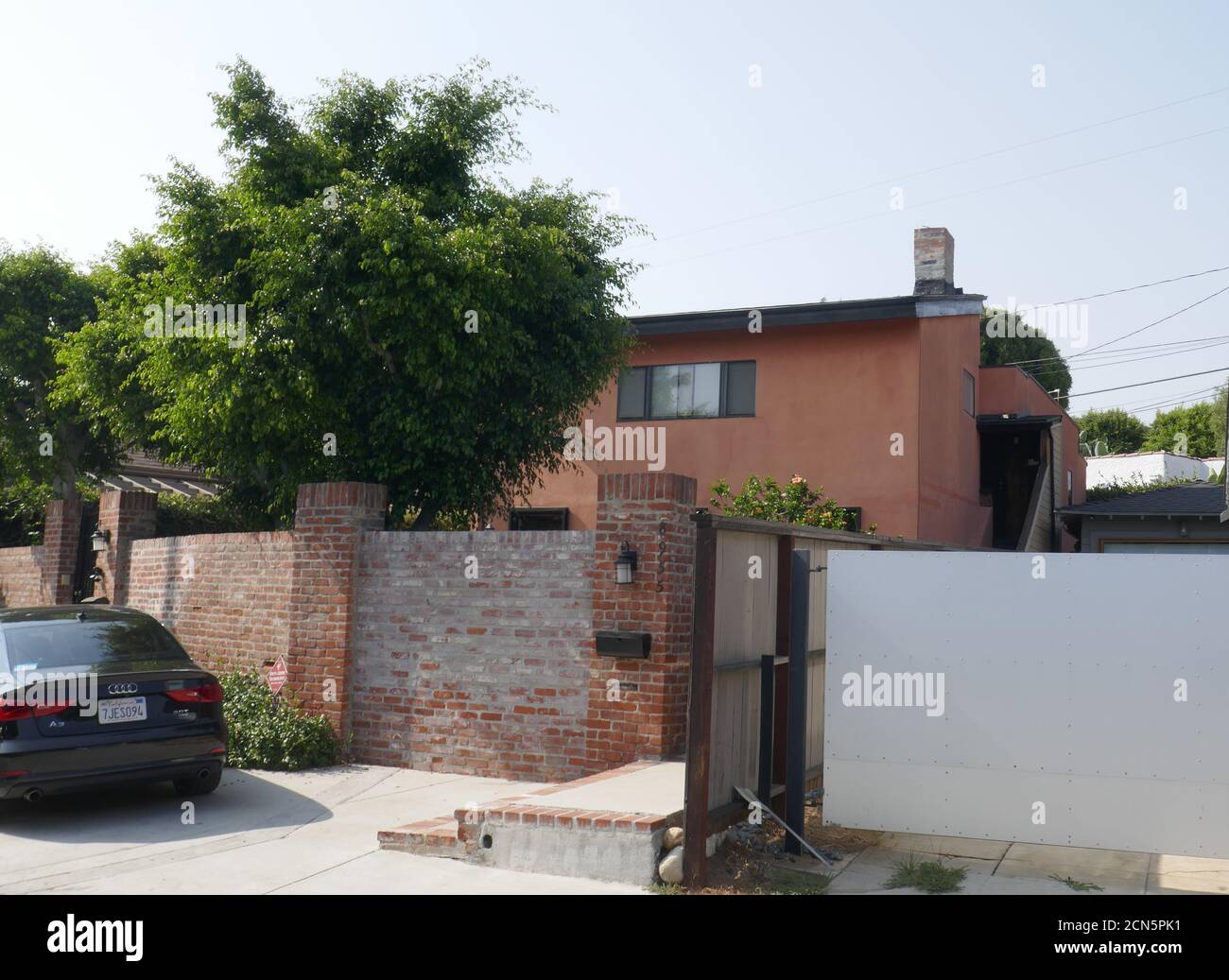 West Hollywood, California, USA 17th September 2020 A general view of atmosphere of actress Linda Hamilton, actress Jennifer Jason Leigh, actress Glynnis O'Connor's former home at 8955 Norma Place in West Hollywood, California, USA. Photo by Barry King/Alamy Stock Photo Stock Photo