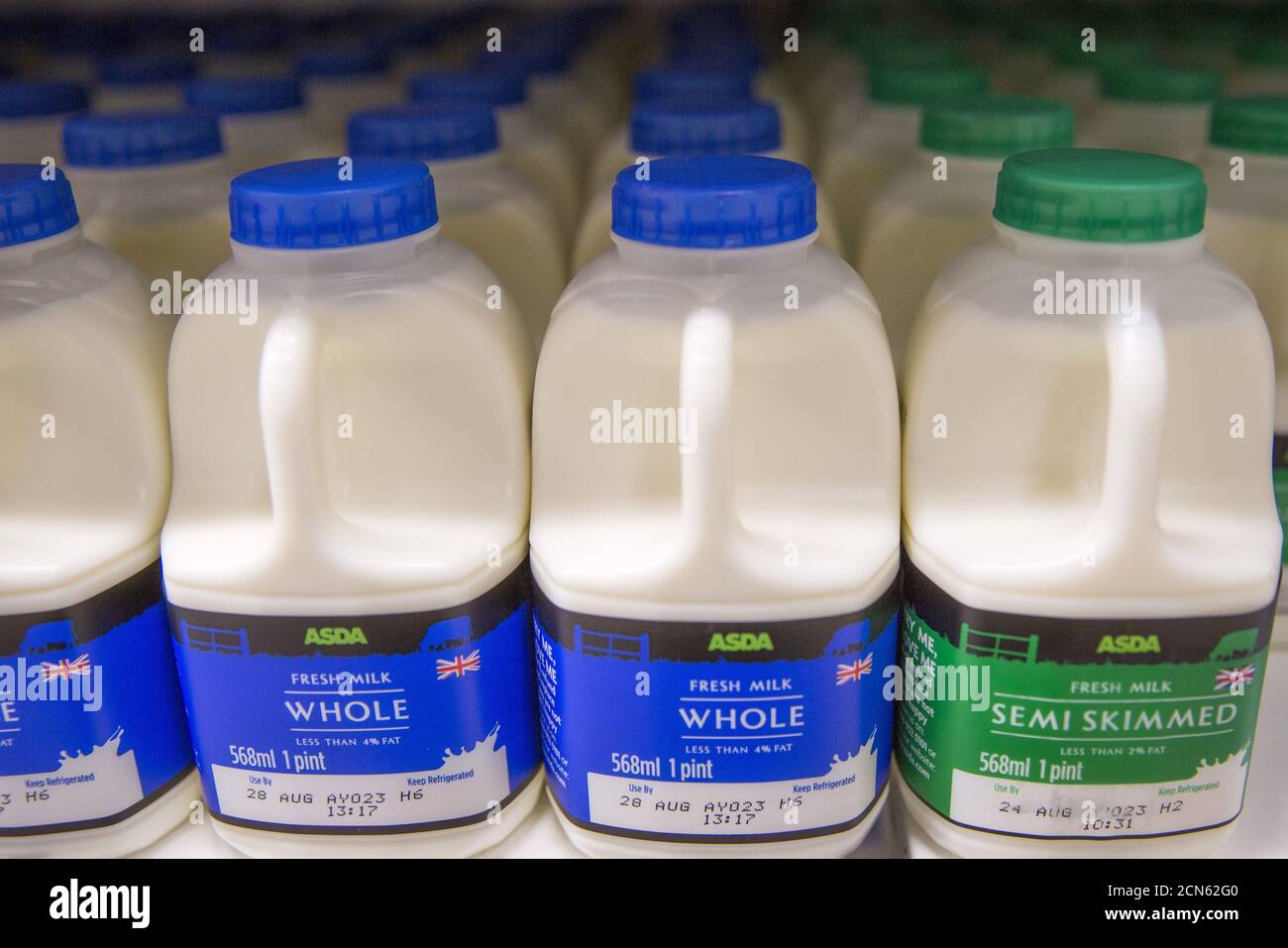 Cartons Milk In Supermarket High Resolution Stock Photography And Images Alamy Cartons Milk In Supermarket High Resolution Stock Photography And Images Alamy