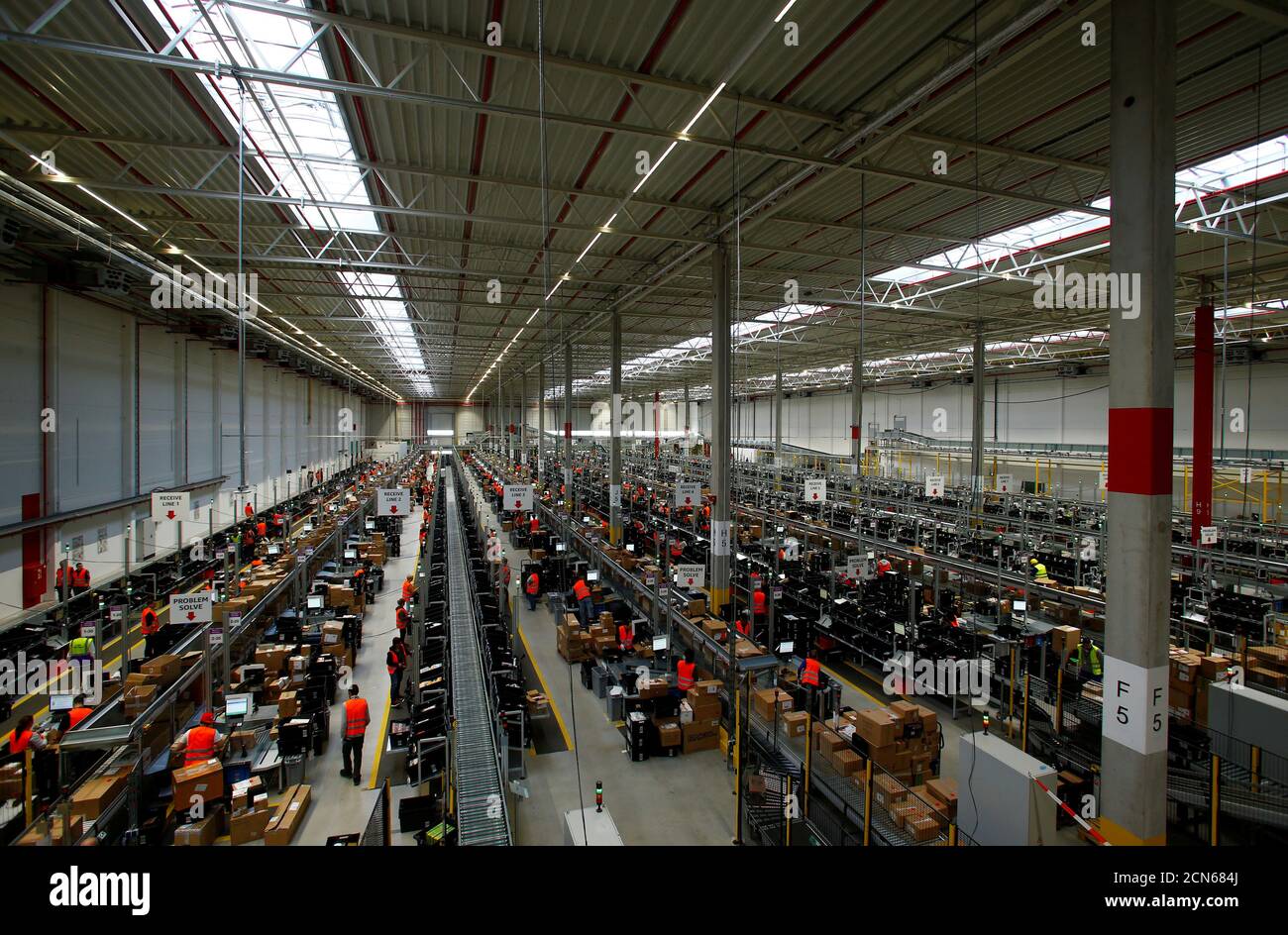 Amazon logistic hi-res stock photography and images - Alamy