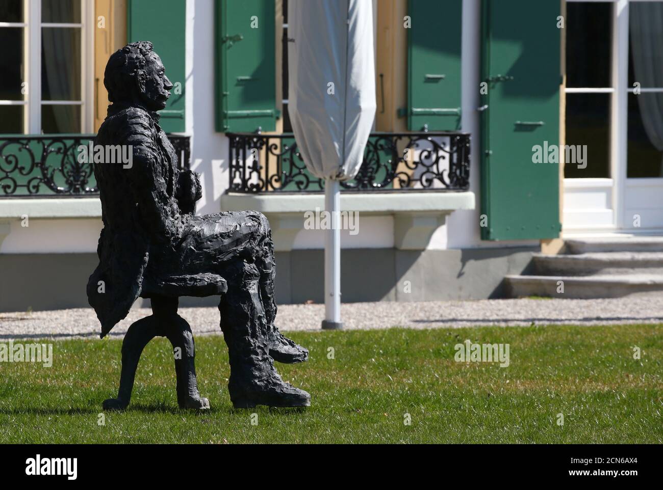 Statue of pierre de coubertin hires stock photography and images Alamy