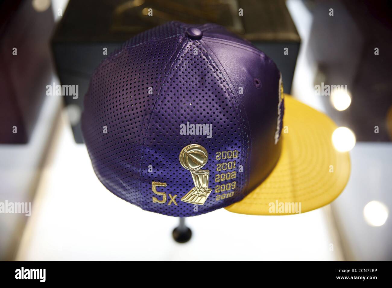 lakers store staples center