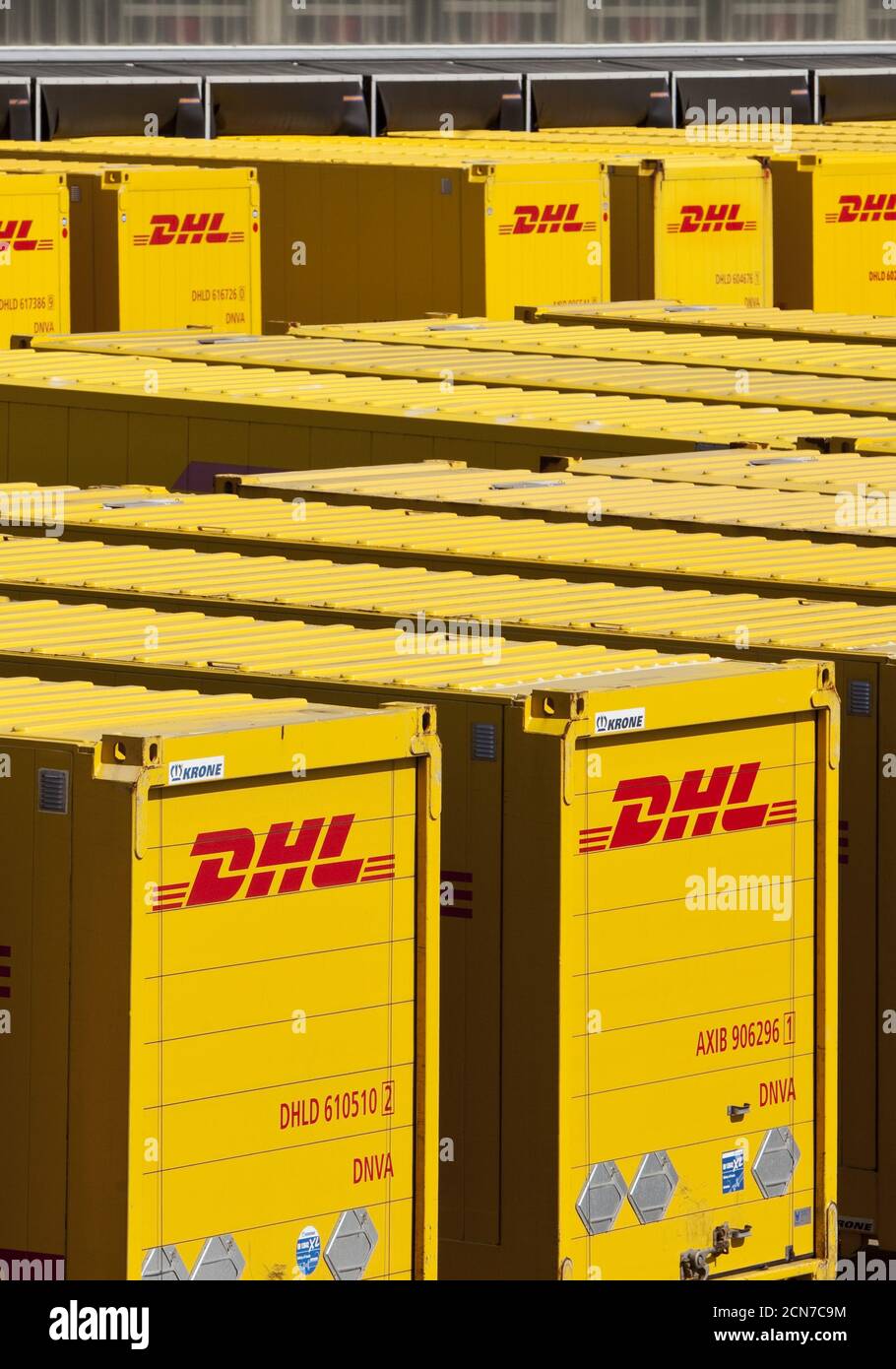 Sorting center hires stock photography and images Alamy