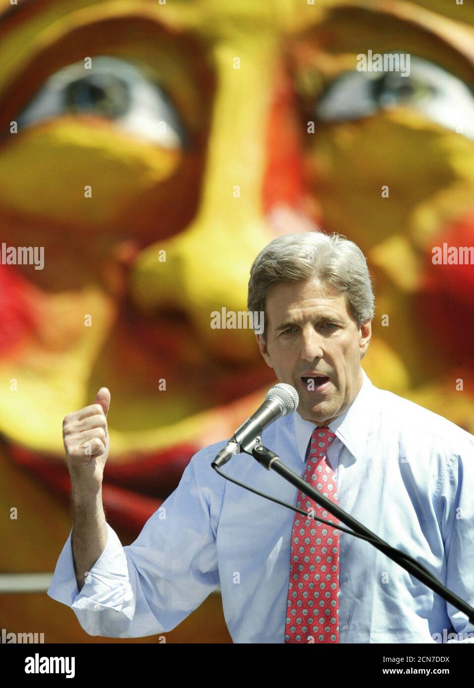 U.S. Democratic Presidential candidate John Kerry makes a campaign speaks to students at Woodrow Wilson High School in Los Angeles, May 5, 2004. Kerry, the presumptive Democratic presidential nominee, has vowed to take a tougher line than U.S. President George W. Bush against foreign exchange manipulation. Last week, he pledged 'a no-nonsense effort to stop illegal currency manipulation that's going in countries like China and Japan.' REUTERS/Lucy Nicholson US ELECTION  LN/GN Stock Photo