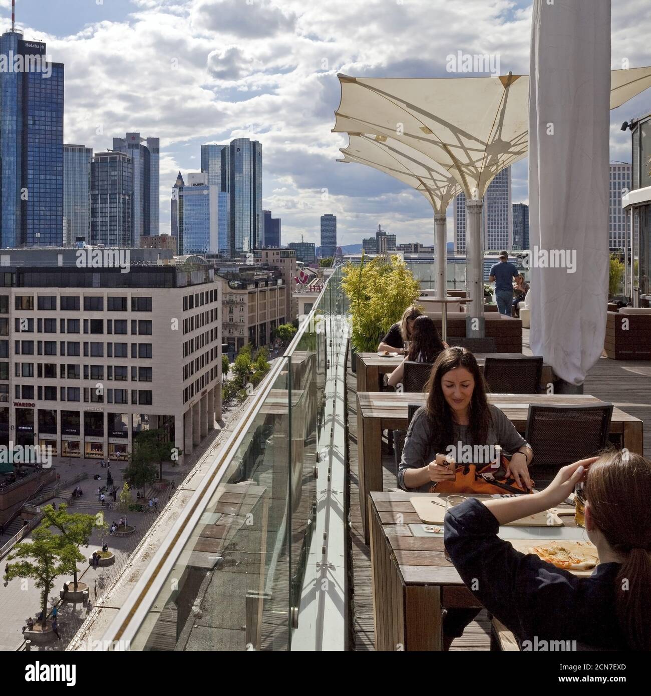 Roof terrace Galleria Kaufhof with a view to the financial district