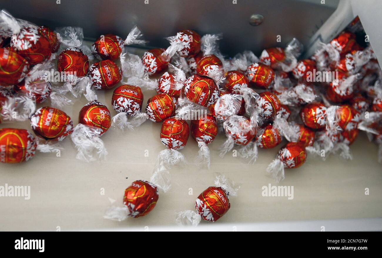 Lindt lindor chocolates hires stock photography and images Alamy