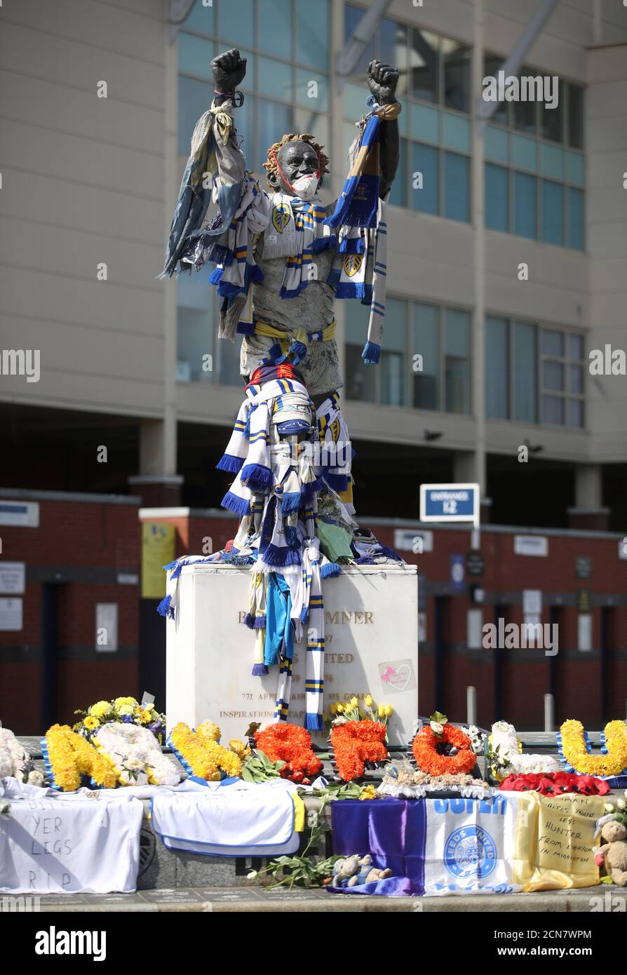 Soccer Football - Norman Hunter dies - Elland Road, Leeds, Britain - April  17, 2020. Tributes and scarves for former Leeds United player Norman Hunter  are seen on the Billy Bremner statue