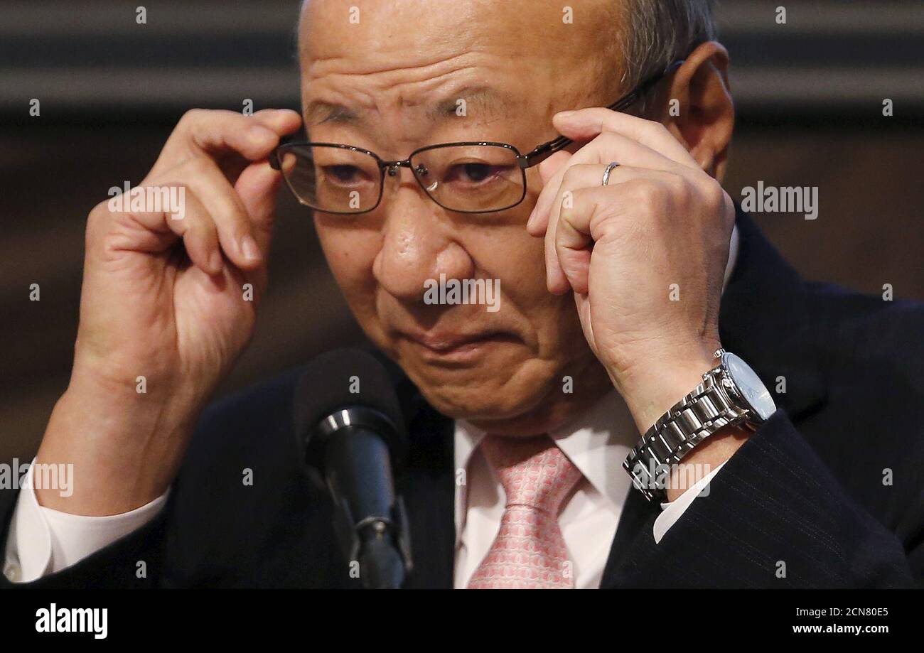 Nintendo Co Chief Executive Tatsumi Kimishima adjusts his glasses during a  news conference in Tokyo, Japan, October 29, 2015. Japan's Nintendo Co on  Thursday pushed back the launch of its videogame service