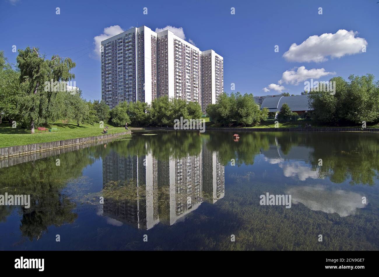 Pond scope view hi-res stock photography and images - Alamy