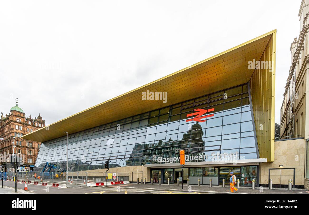 Queen Street facing new frontage of Glasgow Queen Street railway