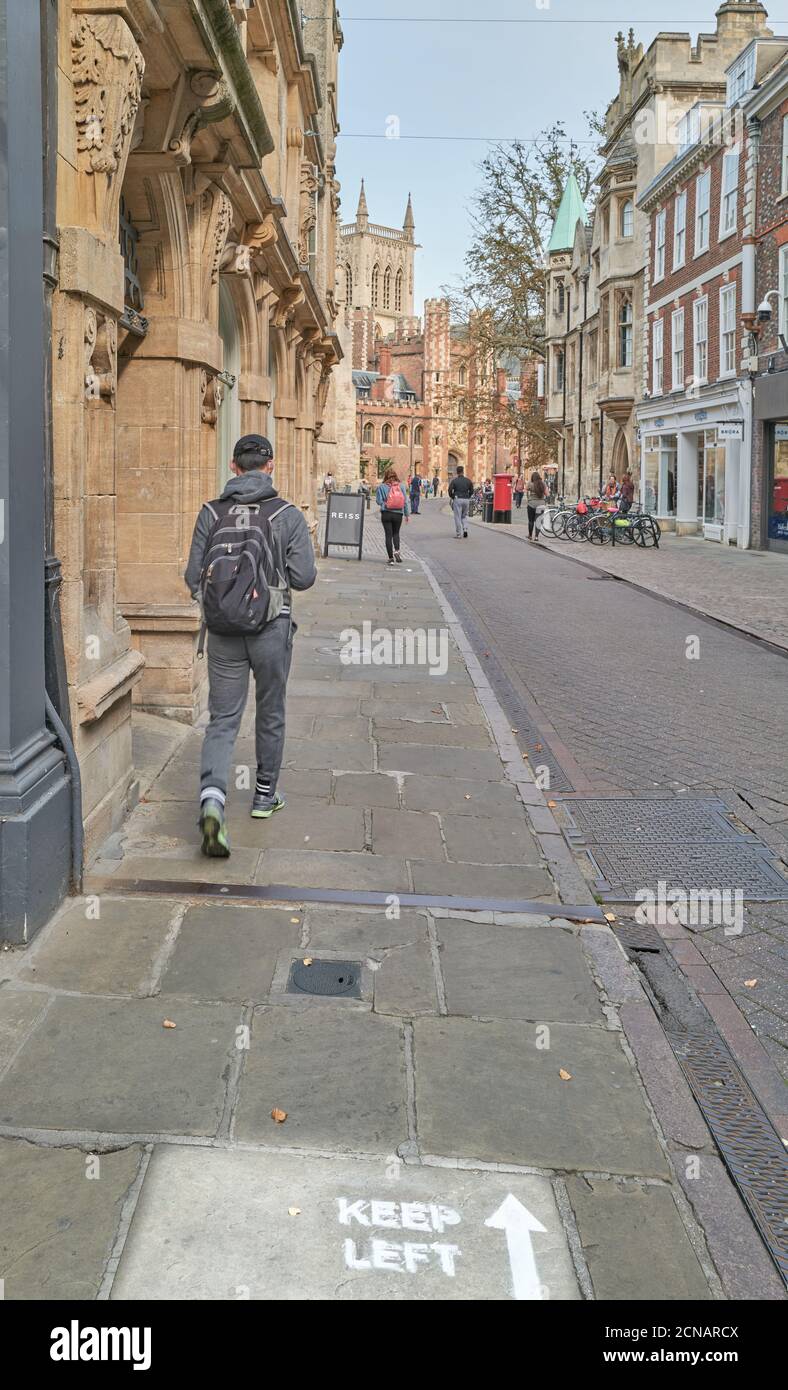 Keep left sign on the pavement of Trinity Street (leading to St John's college), Cambridge, England, during the coronavirus crisis September 2020. Stock Photo