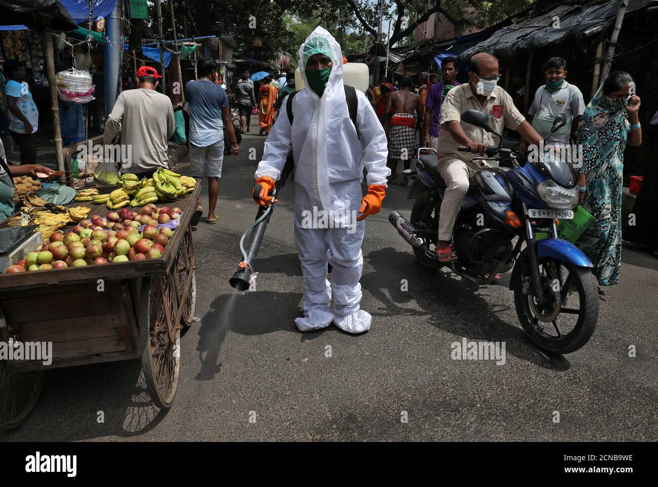 A municipal worker sprays disinfectant to sanitize a street amidst the spread of the coronavirus disease (COVID-19) in Kolkata, India, September 18, 2020. REUTERS/Rupak De Chowdhuri Stock Photo