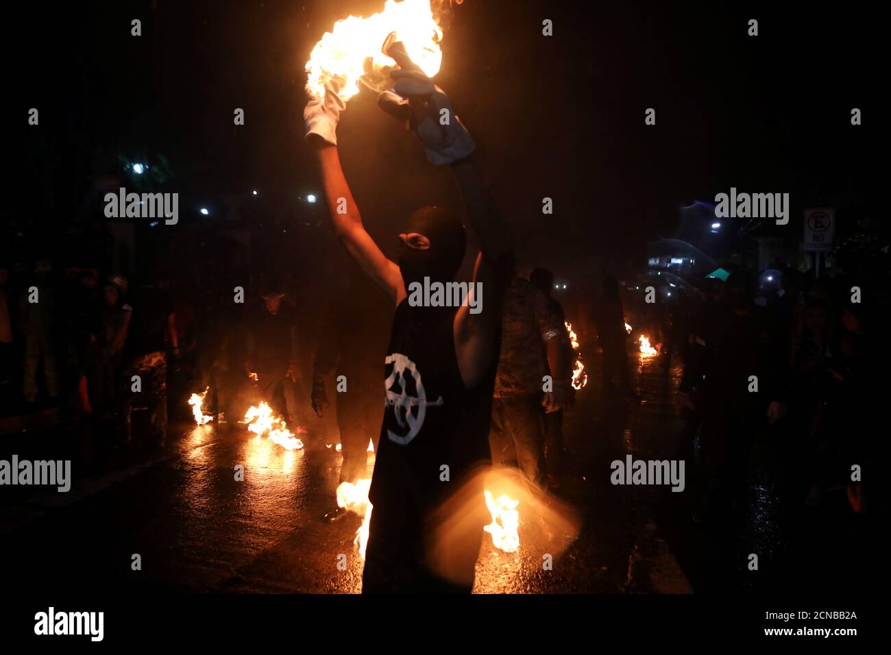 Bolas de fuego hires stock photography and images Alamy