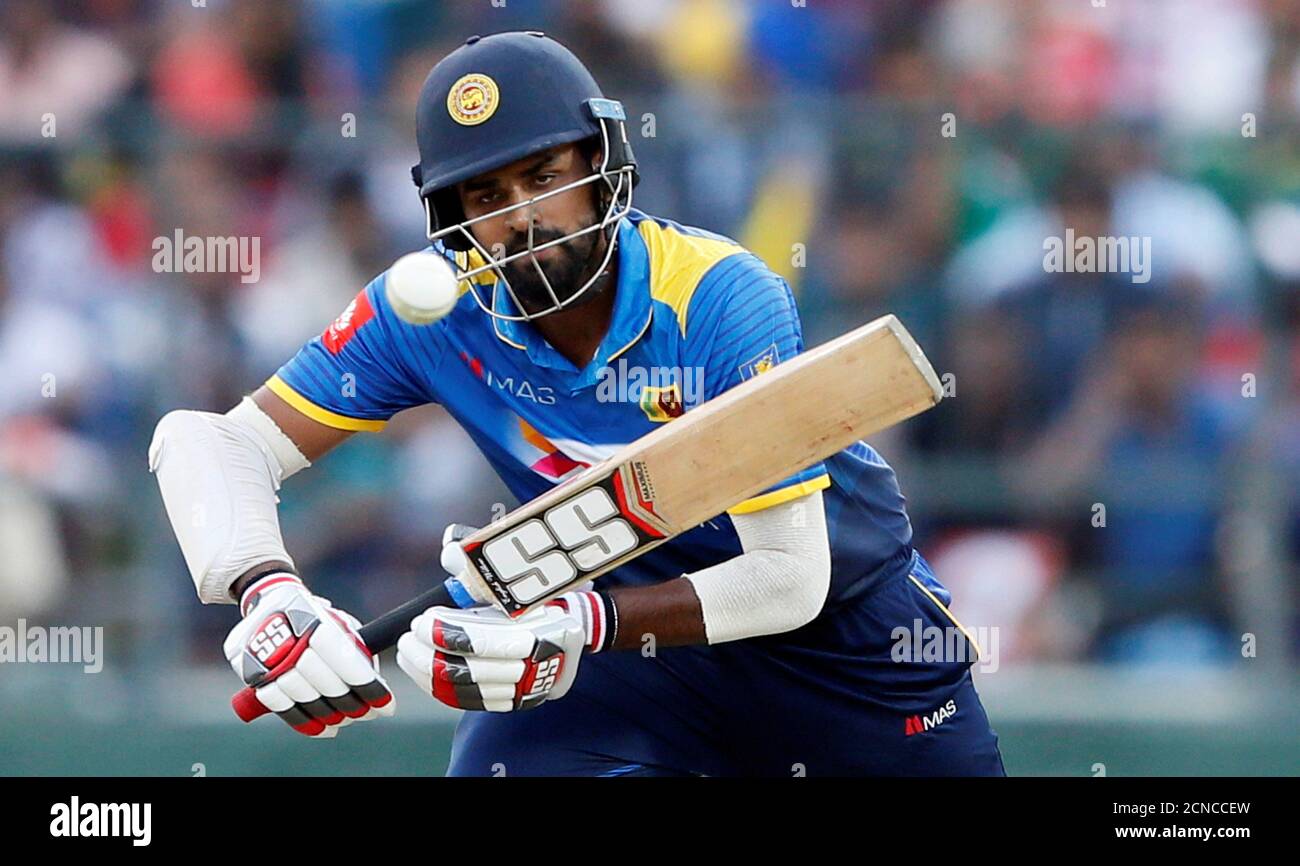 Cricket - Sri Lanka v India - Third One Day International Match -  Pallekele, Sri Lanka - August 27, 2017 - Sri Lanka's Lahiru Thirimanne  watches his shot. REUTERS/Dinuka Liyanawatte Stock Photo - Alamy