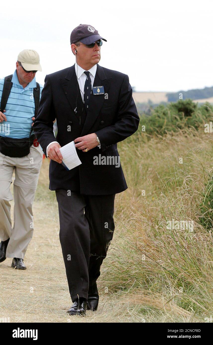 PRINCE ANDREW, THE DUKE OF YORK,  WALKS THE COURSE. THE OPEN CHAMPIONSHIP, ST ANDREWS, SCOTLAND, BRITAIN. JULY 2005.  PICTURE CREDIT : © MARK PAIN Stock Photo