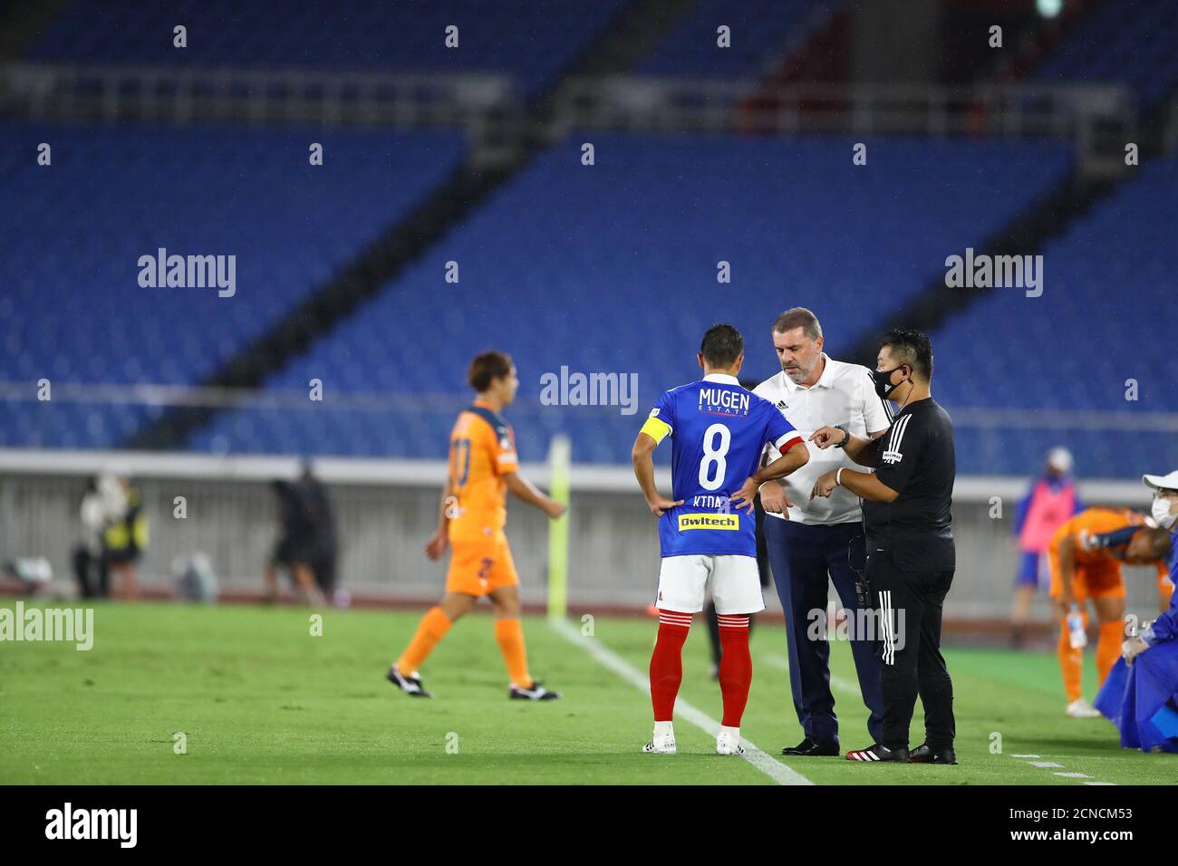Manager Ange Postecoglou Of Yokohama F Marinos Talks To Takuya Kida 8 During The J League Manager Ange Postecoglou Of Yokohama F Marinos Talks To Takuya Kida 8 During The J League