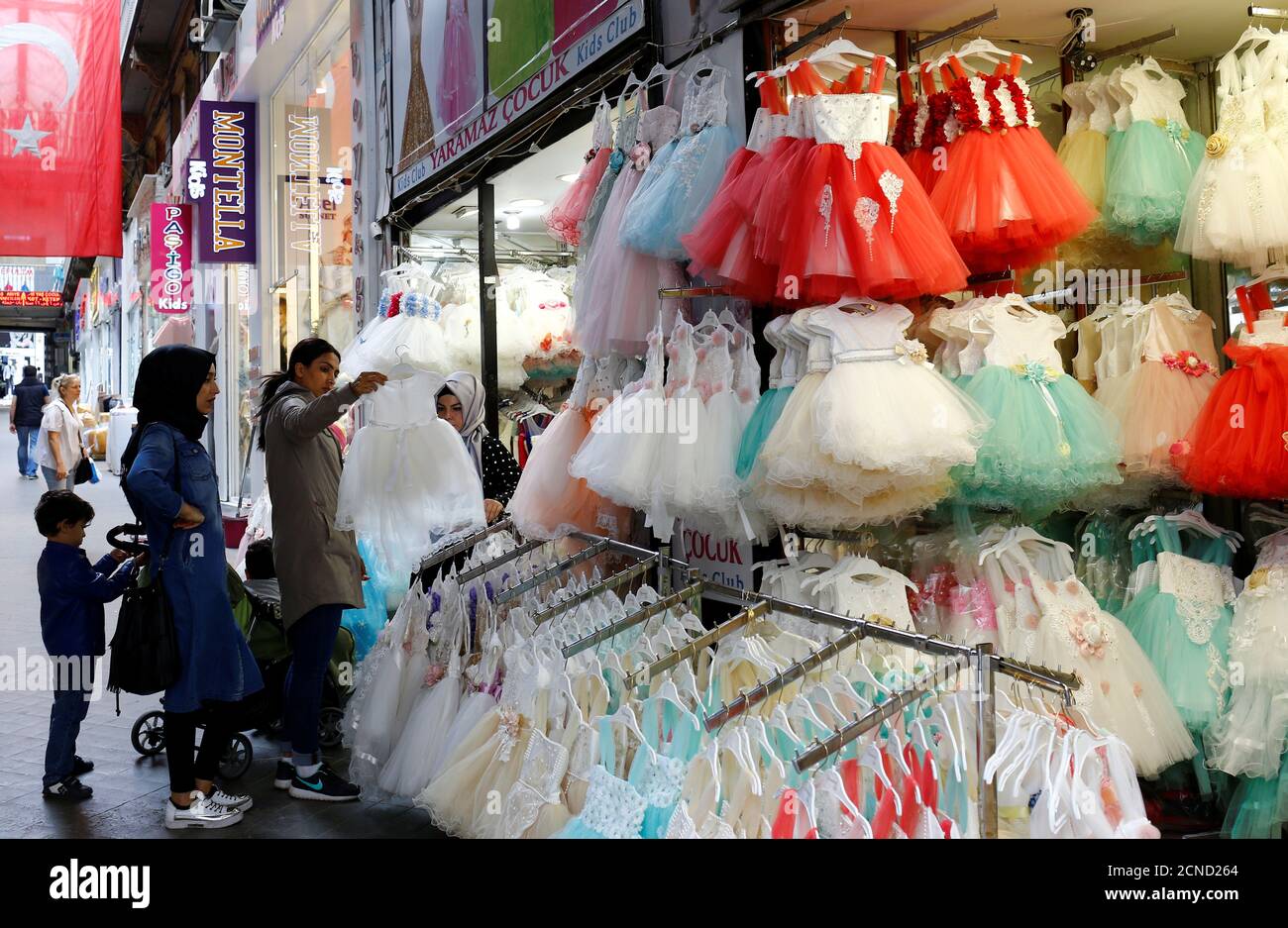 Shopping clothes istanbul economy hi-res stock photography and images -  Alamy