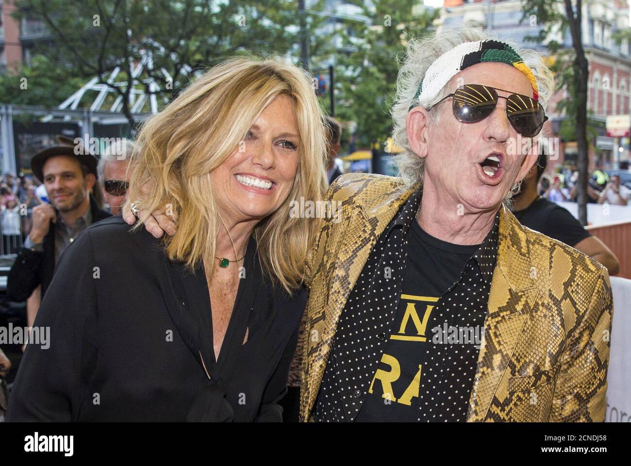 Rolling guitarist keith richards wife hi-res stock photography and ...