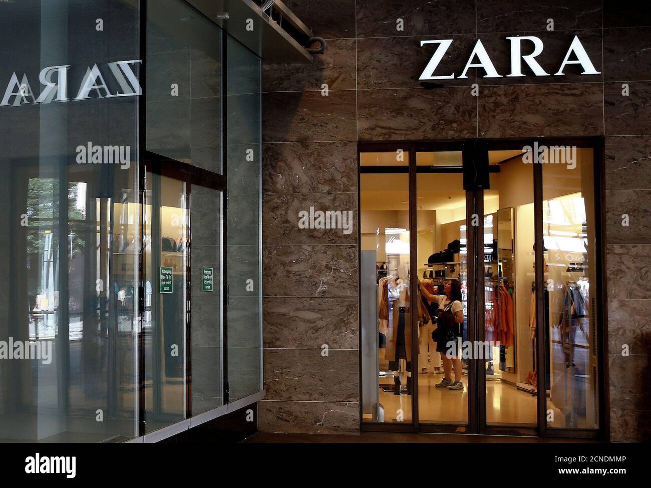A store of Spanish clothing and accessories retailer Zara is seen in  Zurich, Switzerland August 22, 2016 REUTERS/Arnd Wiegmann Stock Photo -  Alamy