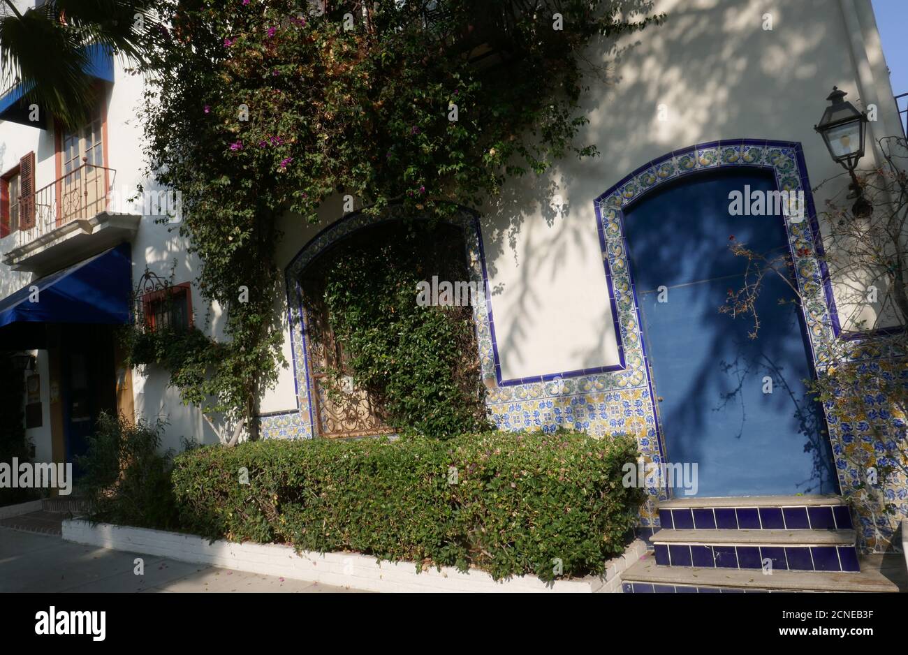 West Hollywood, California, USA 17th September 2020 A general view of atmosphere of Historic building Mi Casa, La Ronda, former home of Cary Grant and Bette Davis at 1400-1313 N. Havenhurst Drive on September 17, 2020 in West Hollywood, California, USA. Photo by Barry King/Alamy Stock Photo Stock Photo