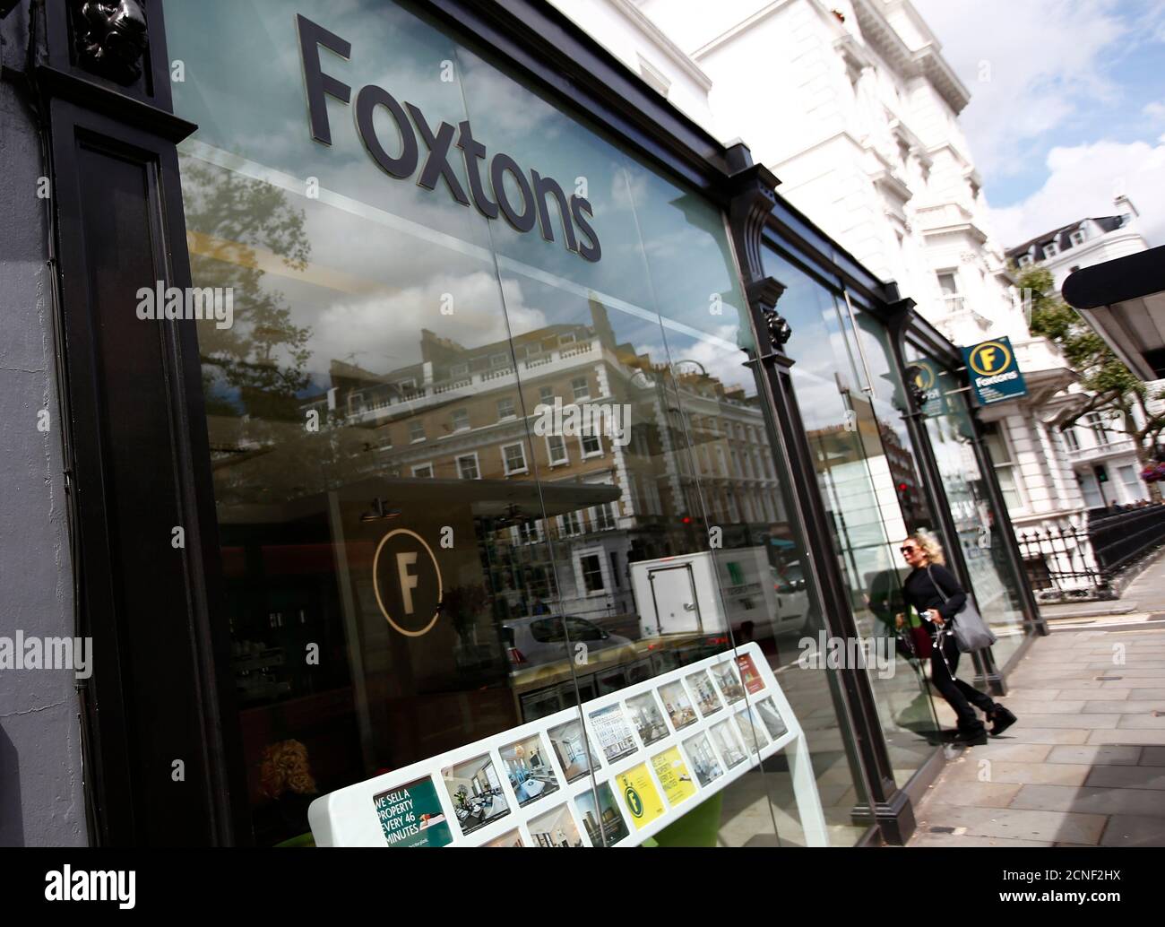 Foxtons estate agent london hires stock photography and images Alamy