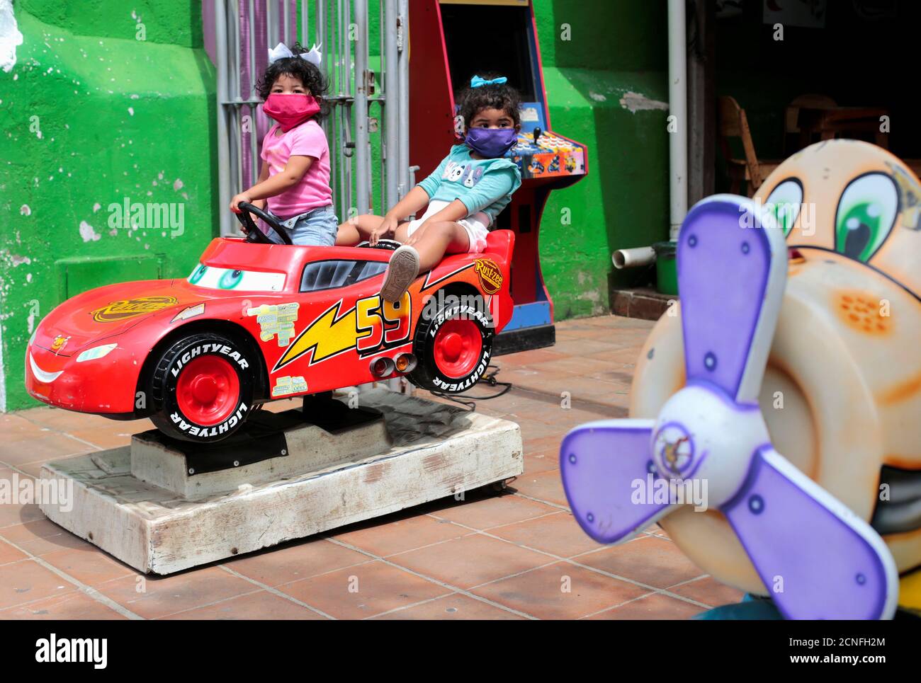 lightning mcqueen sit and ride