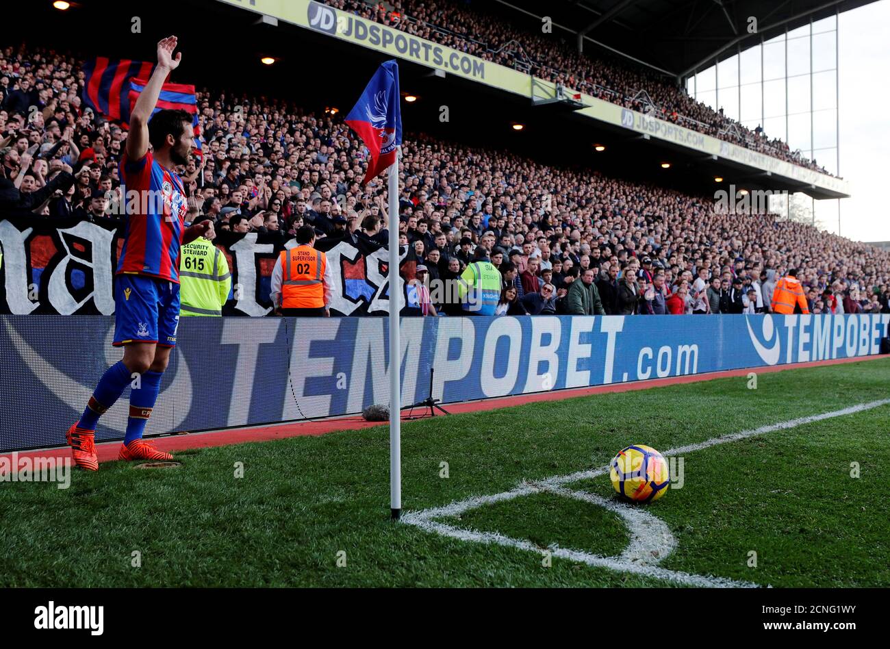 Soccer Football - Premier League - Crystal Palace vs West Ham United - Selhurst Park, London, Britain - October 28, 2017   Crystal Palace's Yohan Cabaye prepares to take a corner   REUTERS/Eddie Keogh    EDITORIAL USE ONLY. No use with unauthorized audio, video, data, fixture lists, club/league logos or 'live' services. Online in-match use limited to 75 images, no video emulation. No use in betting, games or single club/league/player publications. Please contact your account representative for further details.? Stock Photo