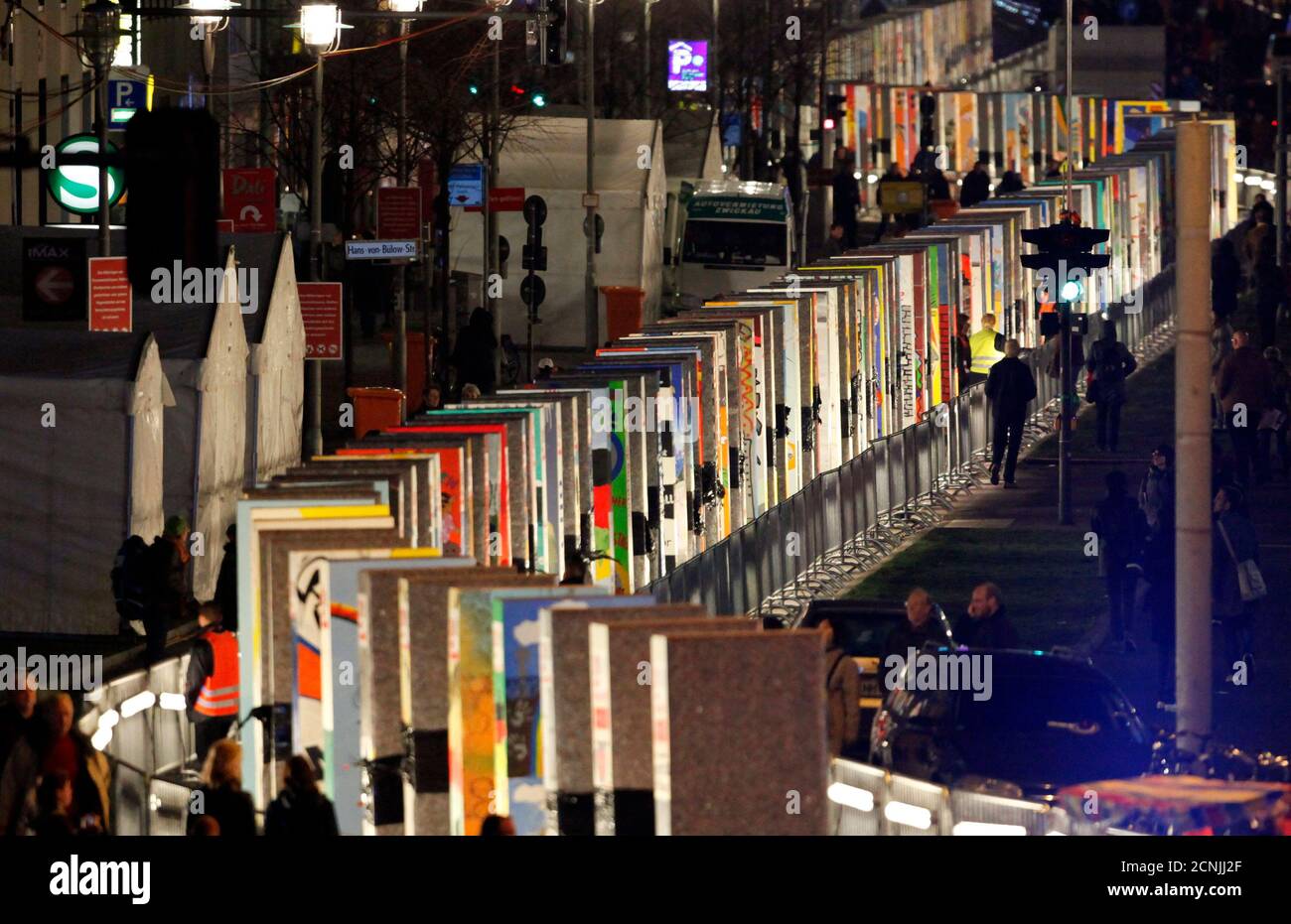 A General View Shows The Domino Pieces Near The Brandenburg Gate In Berlin November 6 09 As The Highlight Of A 5 Million Euro Celebration Marking The th Anniversary Of The Fall Of