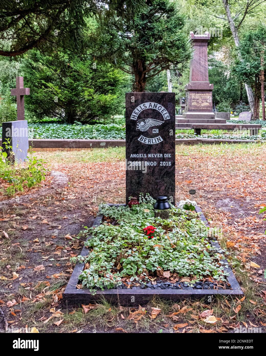 Alter St. Matthäus Kirchhof .Old Saint Matthew's Cemetery,Schöneberg-Berlin. Grave of a Hells Angel, Ingo 1965-2015 Stock Photo
