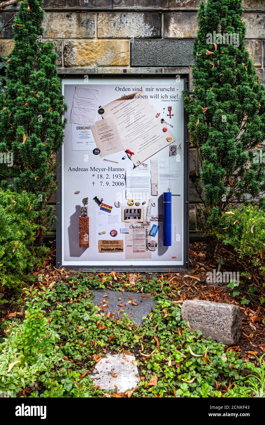 Alter St. Matthäus Kirchhof .Old Saint