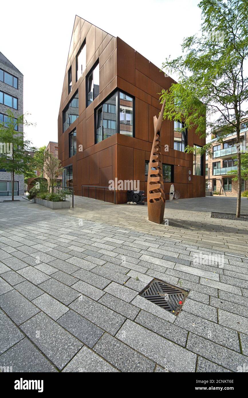 08/01/2020, Kiel, a residential building with a stainless steel facade and sculptures by the artist Jorg Plickat in downtown Kiel. The Rosthaus is behind the Warleberger Hof, Alte Feuerwache / Platz des Kieler Friedens. | usage worldwide Stock Photo