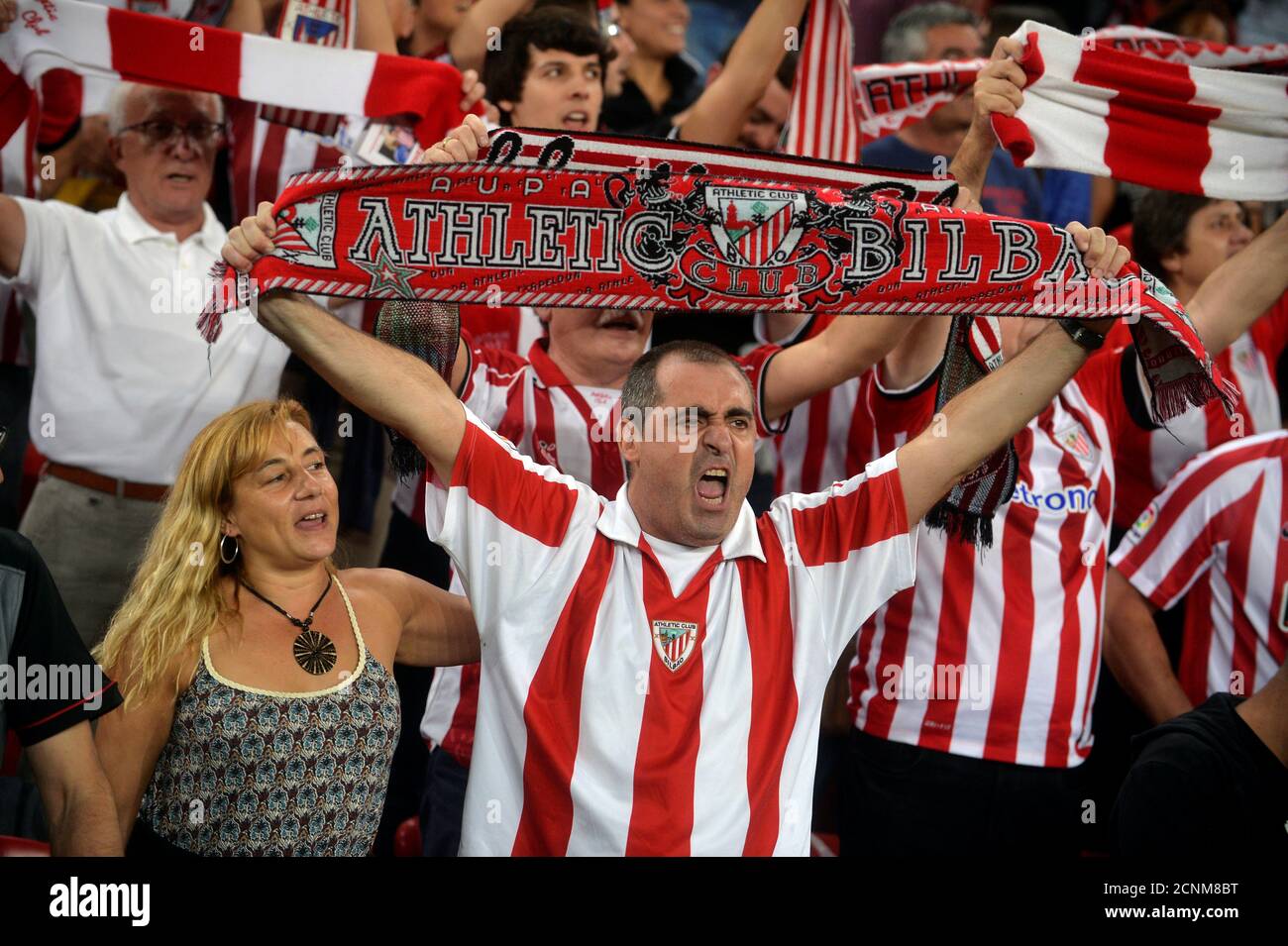 Football Soccer - Athletic Bilbao v Rapid Wien - UEFA Europa League Group  Stage - Group F - San Mames, Bilbao, Spain - 29/9/16. Athletic Bilbao fans  sing before the match. REUTERS/Vincent West Stock Photo - Alamy