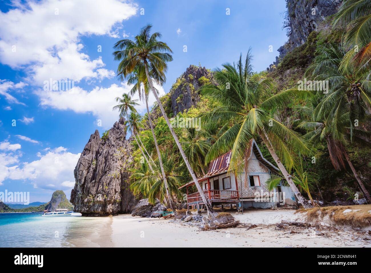 tropical hut under palm trees on Ipil Beach at Pinagbuyutan Island. El Nido, Palawan, Philippines. Stock Photo
