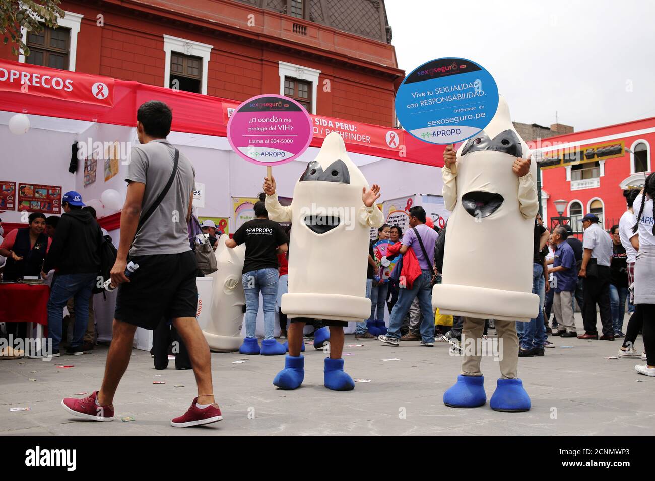 World mascots hi-res stock photography and images - Alamy