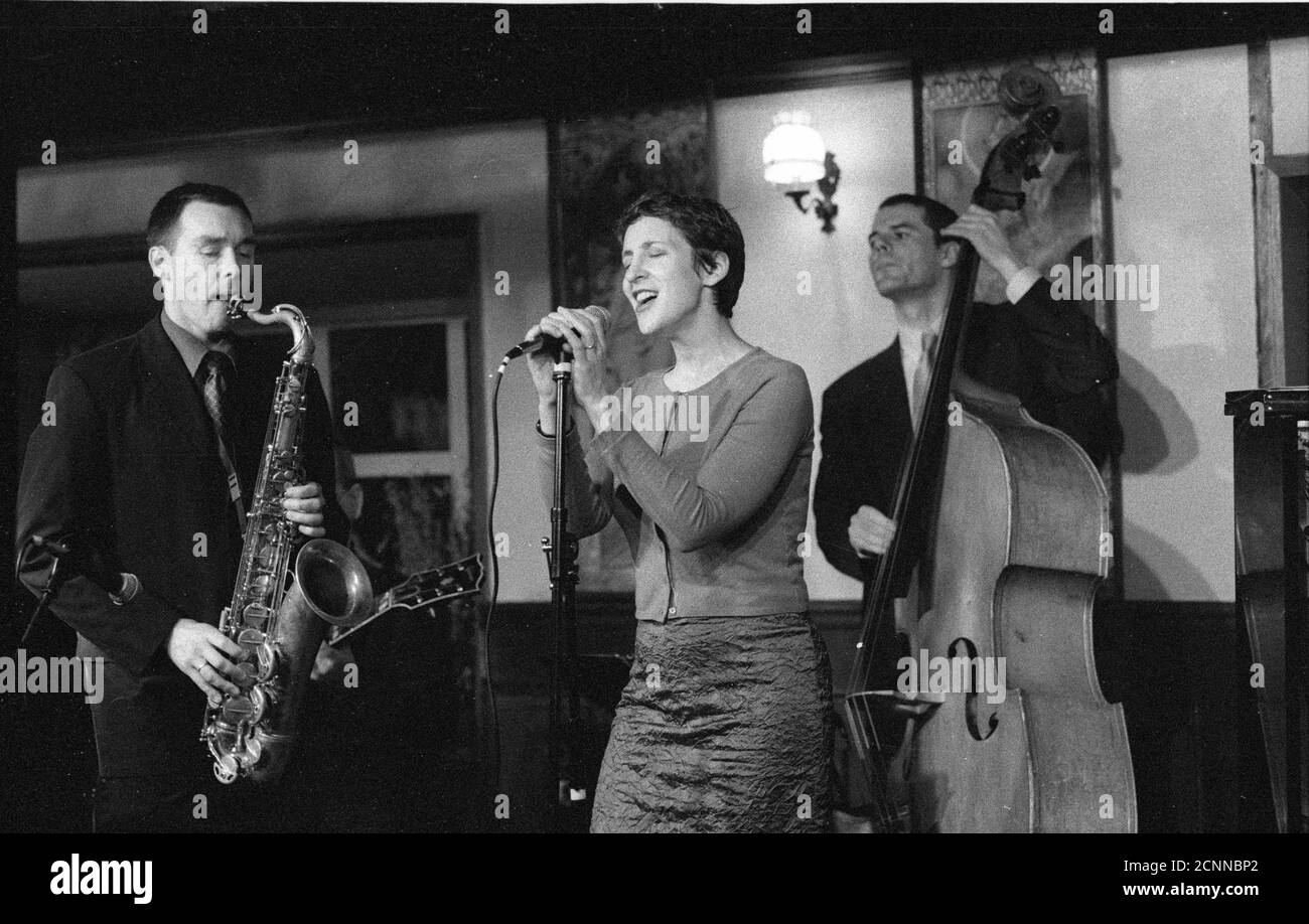Stacey Kent, Jim Tomlinson, Watermill Jazz Club, Dorking, Surrey, 1 June 2000. Stock Photo