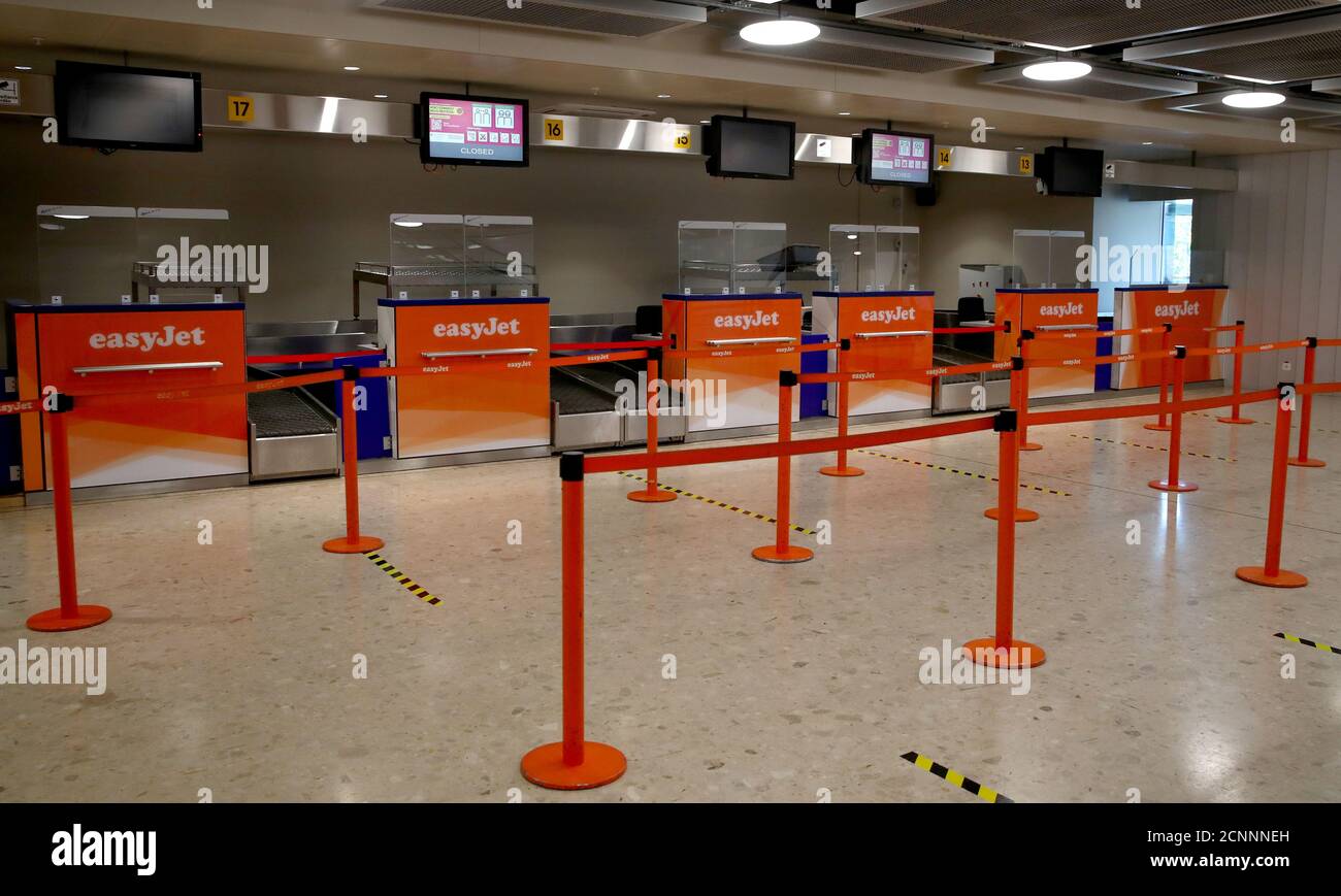 Easyjet Check In High Resolution Stock Photography and Images Alamy