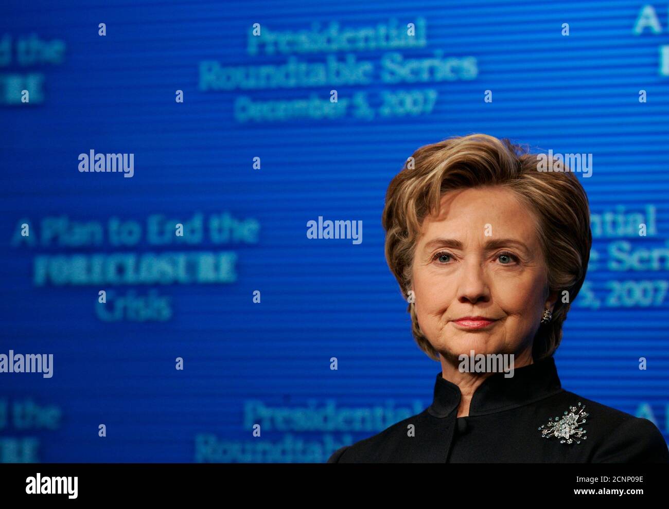 Democratic presidential candidate Senator Hillary Clinton (D-NY) smiles before delivering an economic policy address at the NASDAQ Marketsite in New York December 5, 2007. Clinton on Wednesday said Wall Street was partly to blame for the subprime mortgage mess and urged the investment community to back a five-year freeze on resets of interest rates on subprime home loans. REUTERS/Shannon Stapleton (UNITED STATES) Stock Photo