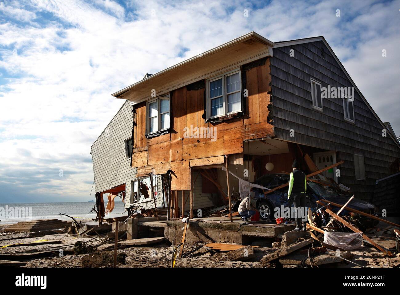 Empty fuel stations hires stock photography and images Alamy