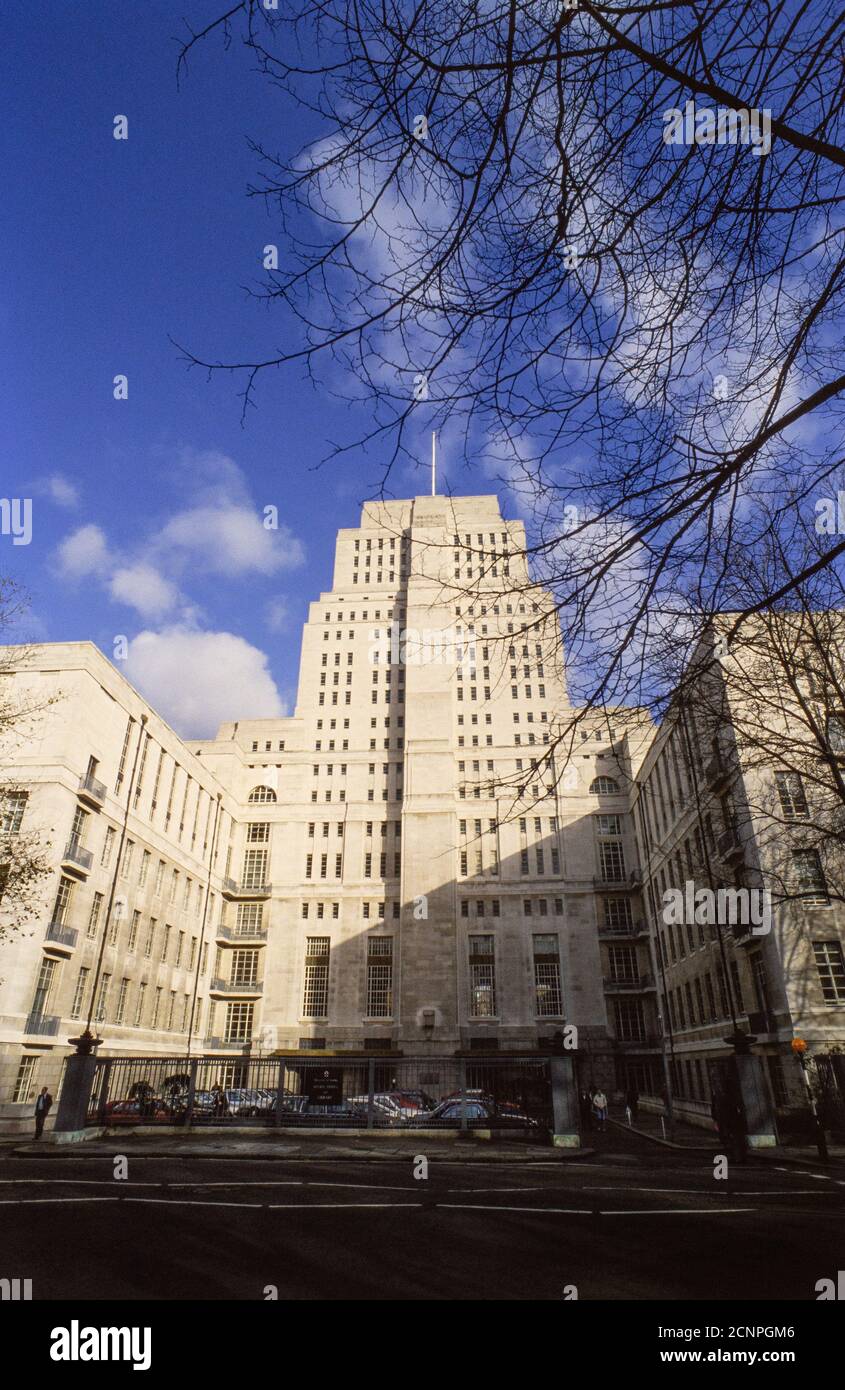 Senate House and Library, University of London - exterior view. 17 November 1992. Photo: Neil Turner Stock Photo