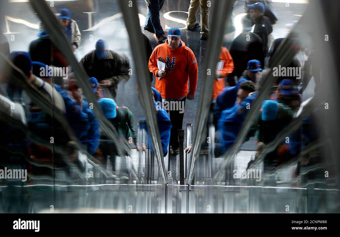 Fan in new york mets hi-res stock photography and images - Alamy
