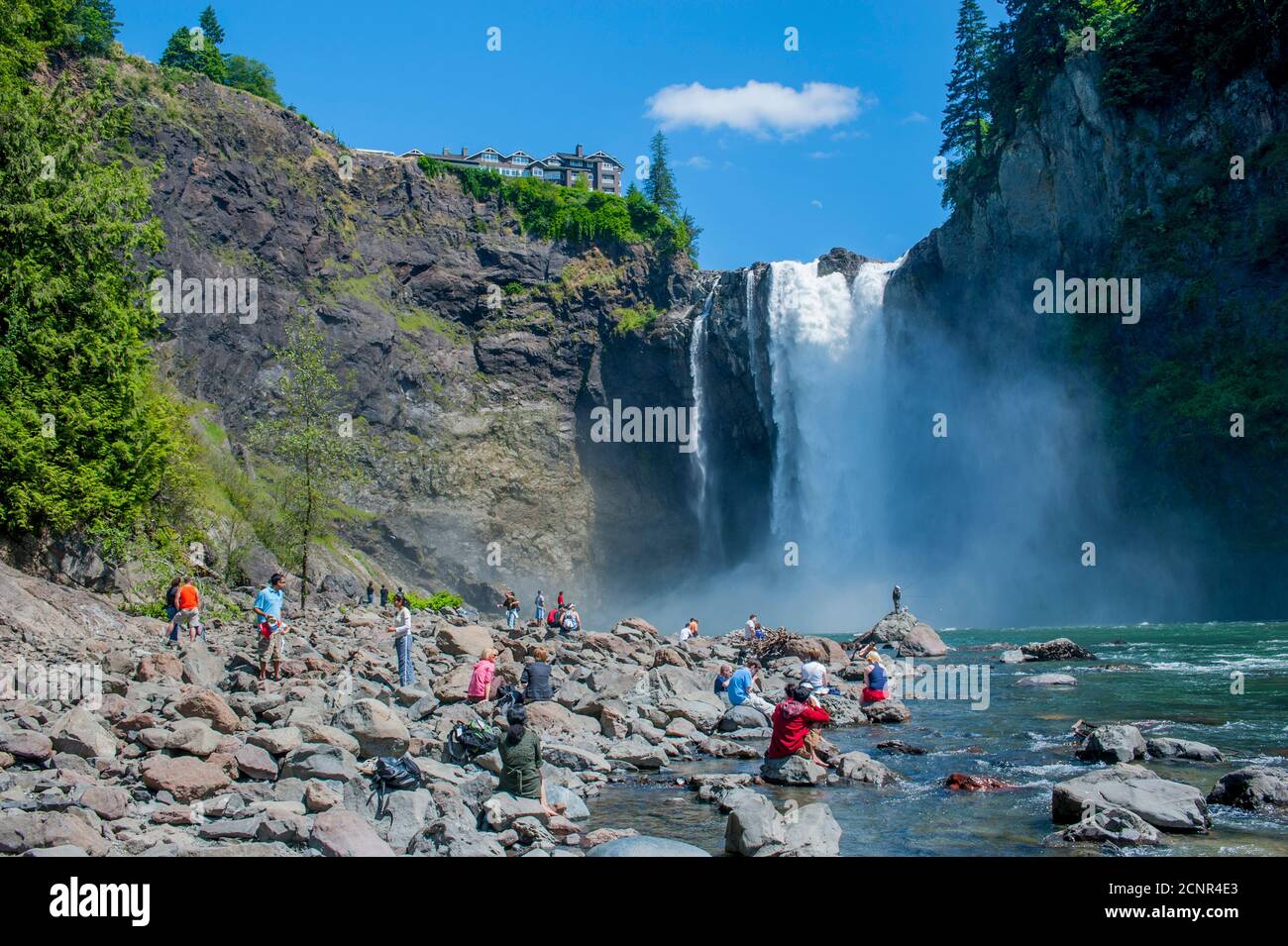 People Below The Salish Lodge And Snoqualmie Falls At The Snoqualmie River In Washington State United States Stock Photo Alamy