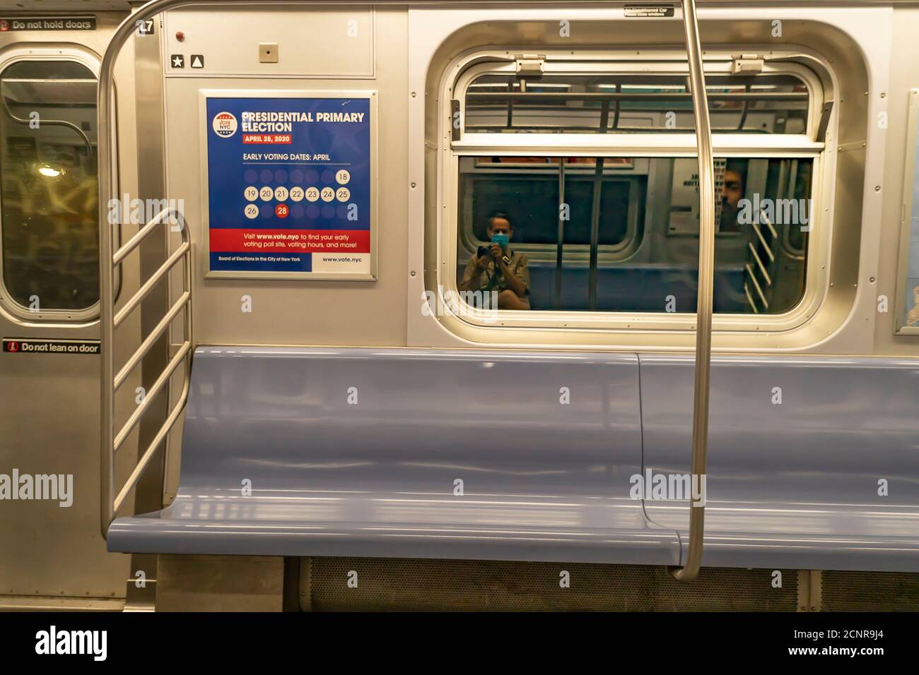 Empty subway new york selfie hi-res stock photography and images - Alamy
