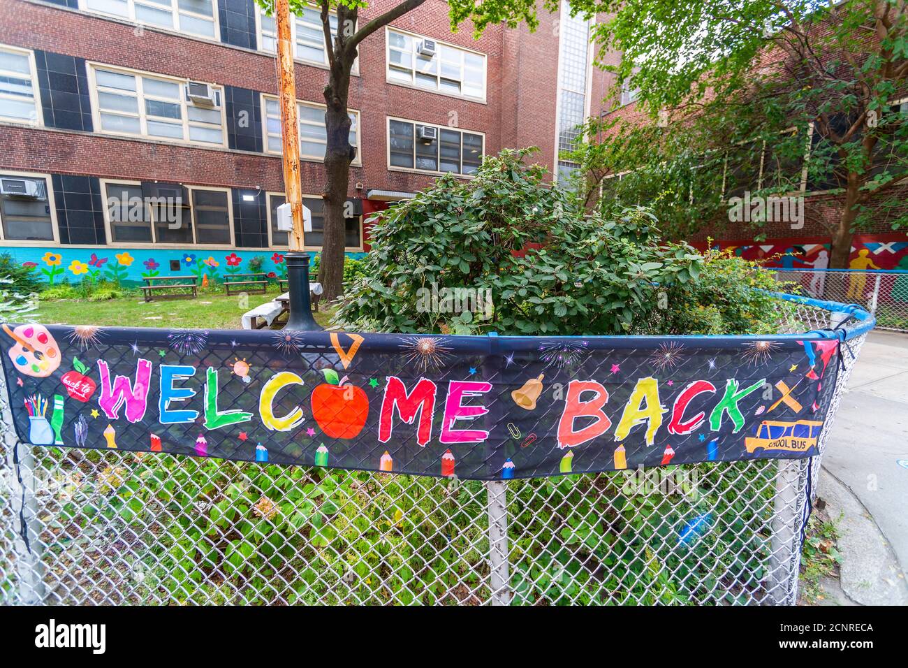 A “Welcome Back” banner in front of PS33 in Chelsea in New York on Thursday, September 17, 2020 prior to the first day of in-person learning. New York City is delaying the start of school classes and instead is going to phase in in-person classes starting with pre-K on September 21.  (© Richard B. Levine)(© Richard B. Levine) Stock Photo