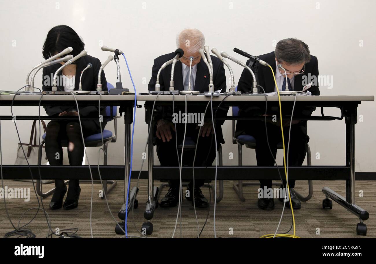 Takata Corp Chief Financial Officer Yoichiro Nomura C Bows With Hitoshi Sano R Head Of Investor Relations And An Unidentified Company Employee At A News Conference In Tokyo Japan November 6 15