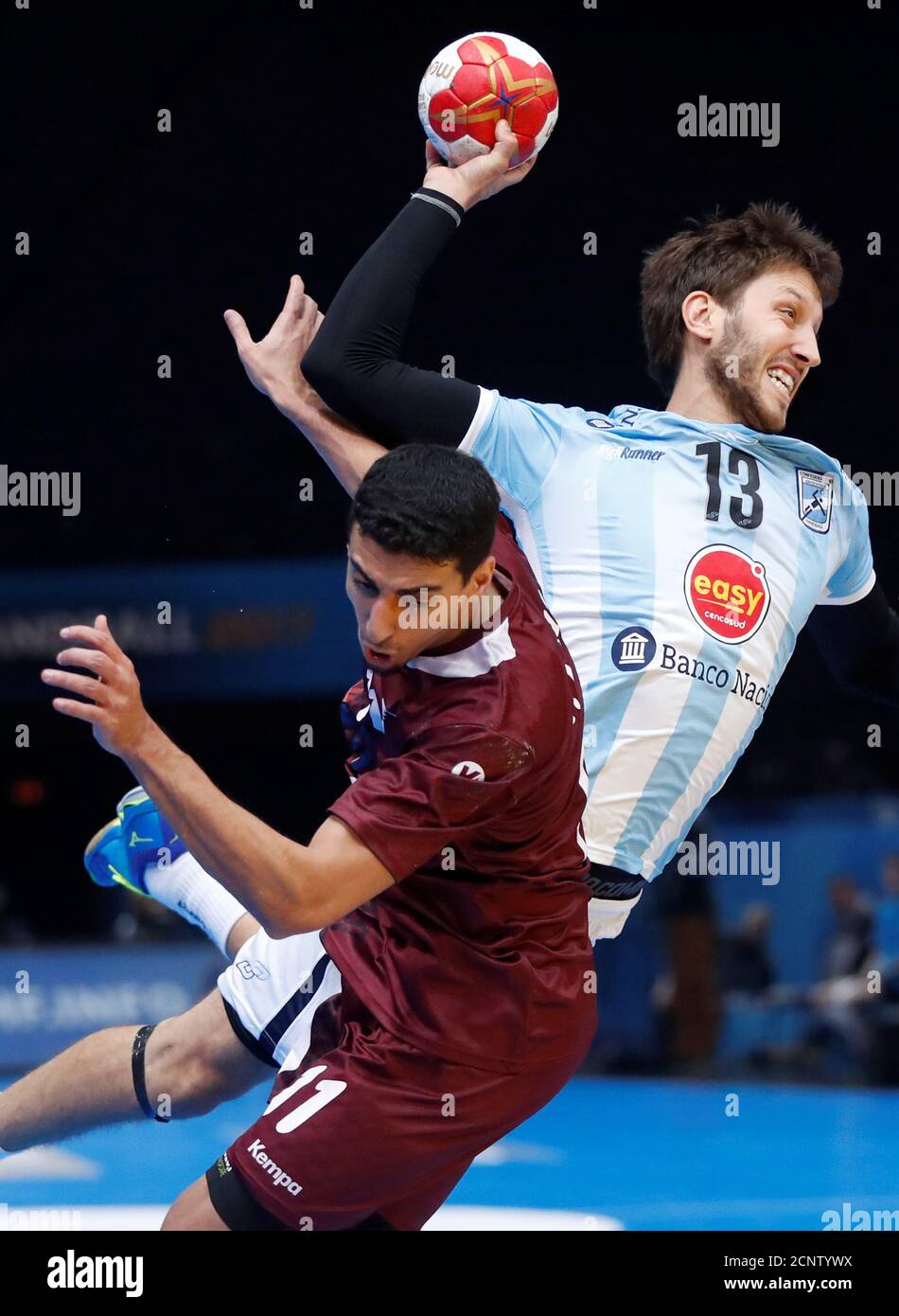 Men S Handball Argentina V Qatar 2017 Men S World Championship Main Round Group D Accorhotels Arena In Bercy Paris France 17 01 17 Juan Pablo Fernandez Of Argentina And