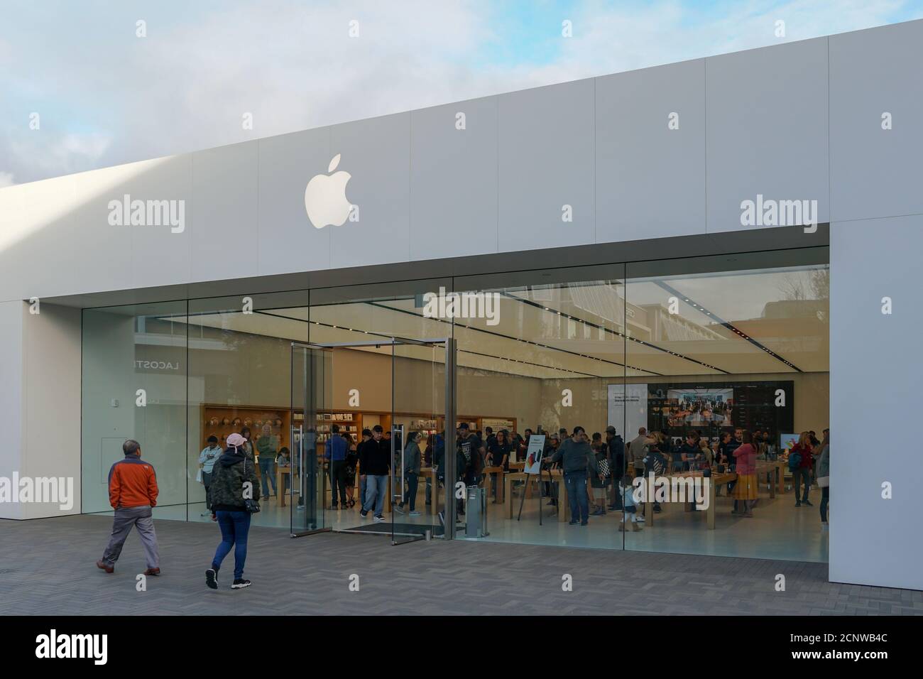 Apple retail store selling iPhones, iPads and more in sleekly designed spaces. located in Westfield UTC. with pedestrians passing by outside the store. La Jolla. San Diego, California, USA. March 23rd, 2019 Stock Photo