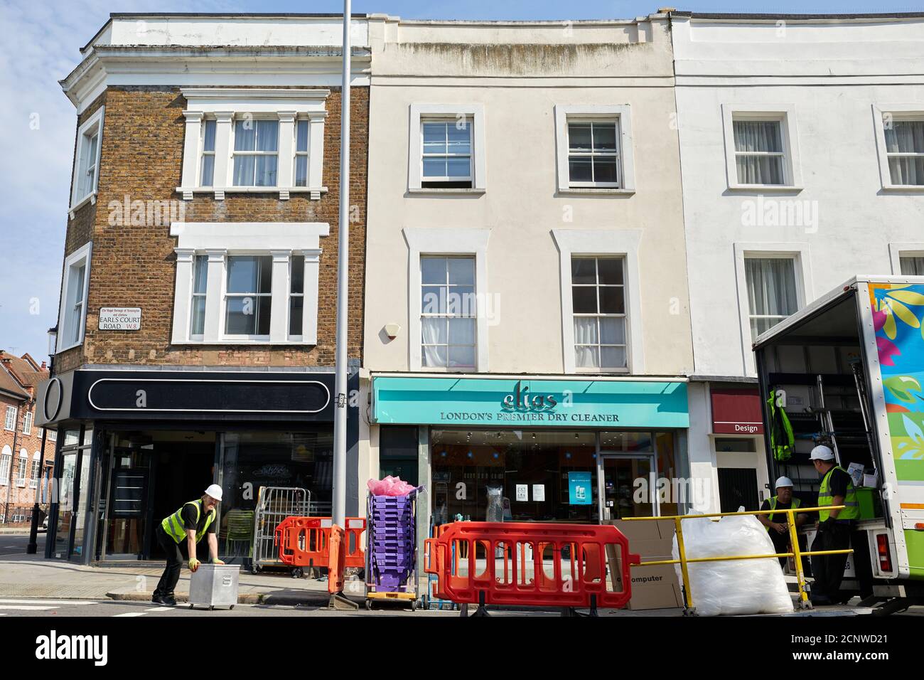 London, UK. - 16 Sept 2020: Workmen clear out the contents of the Pizza Express on Earl's Court Road. The Kensington restaurant is one of 73 the company has shut due to a downturn caused by the coronavirus pandemic. Stock Photo